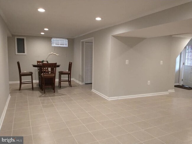 Building Photo - 9707 E Light Dr