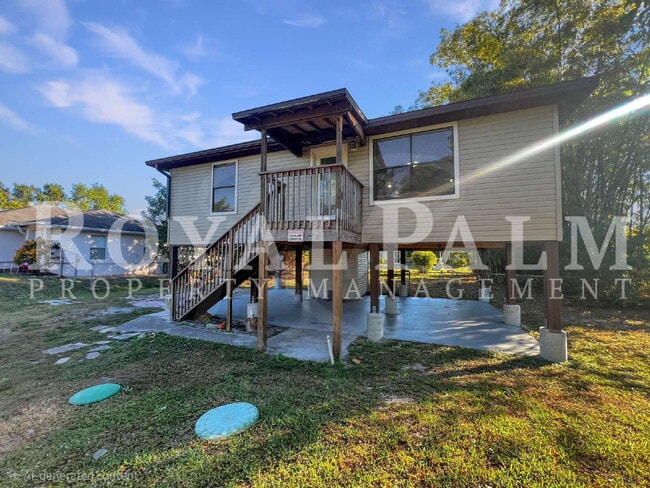 Photo - 2/1 Rental with W/D Hookups—Roses are Red, Lawns are Green, a Fenced Yard? That’s a Pet Lover’s D...