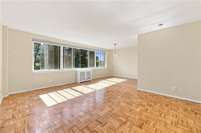 Photo - 1000 East Ave