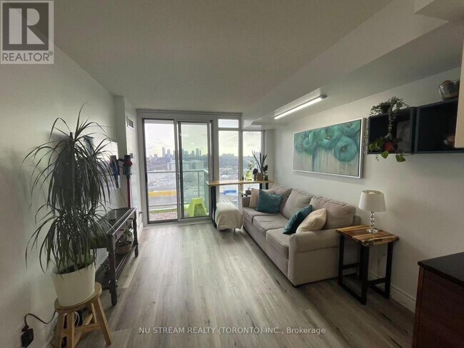 Photo - 121 McMahon Dr Unité 1606