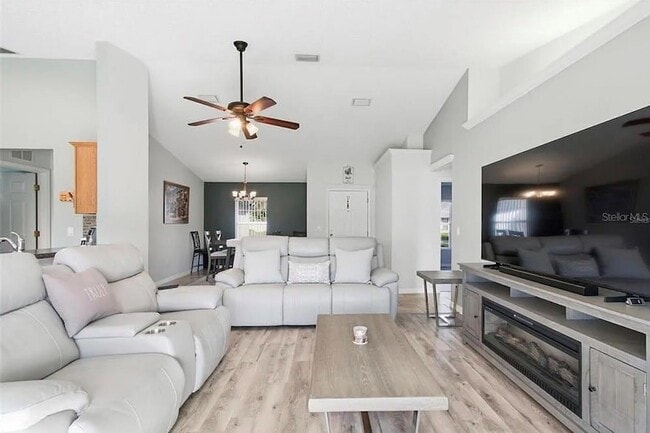 Photo - 24 Radcliffe Dr