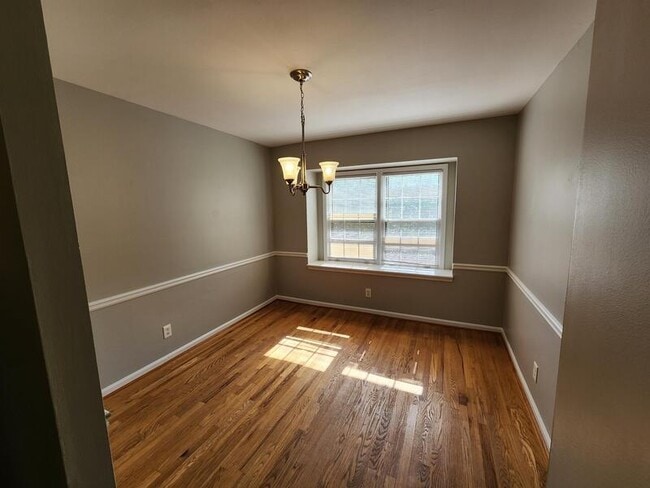 Photo - 67 Montre Square NW