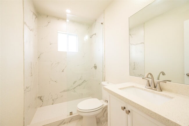 Building Photo - 912 Church St Unit 4