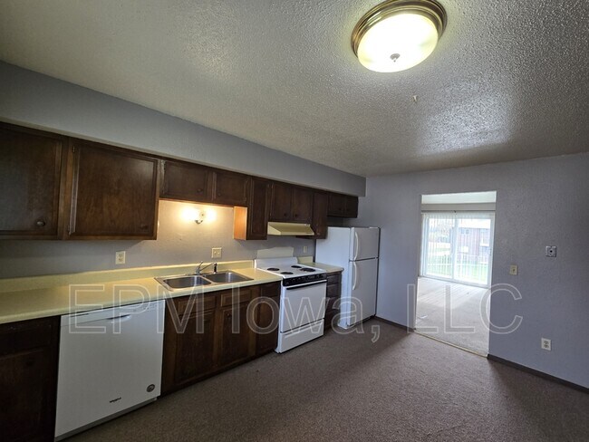 Photo - 101 16th Ave NW