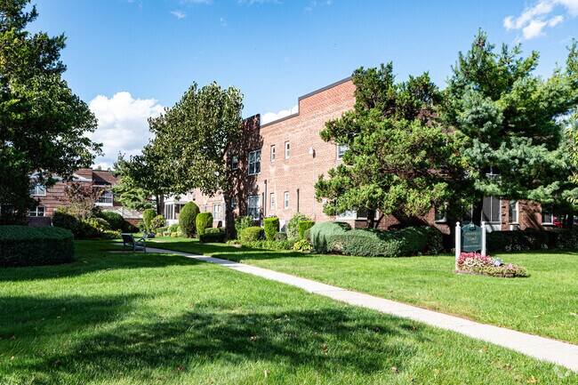 Photo - Lawrence Woods