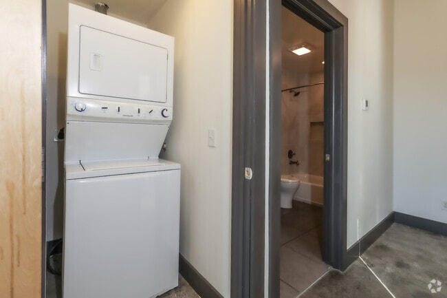 2BR, 2BA - 842SF - In-Unit Laundry