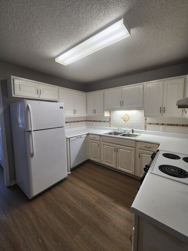 Photo - 6000 Susan Cir Unit 6000 Susan Cir -  B