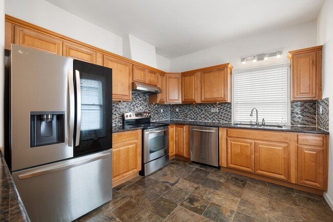 Photo - 631 Cortlandt St