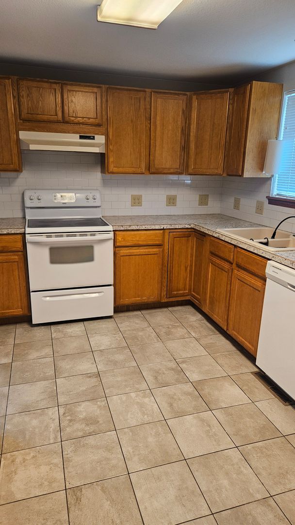 Photo - Clean 3 Bedroom Home near CSU