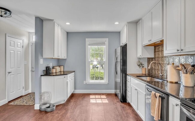 Photo - 951 E Maple St