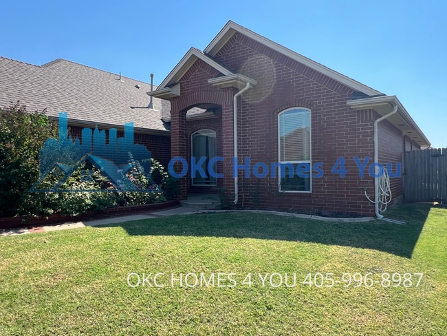 Photo - Executive Home in Yukon Schools