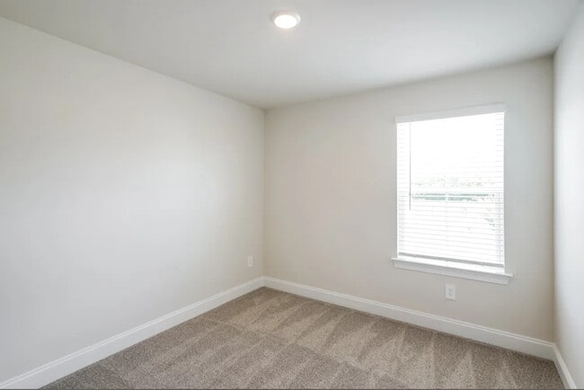 Photo - 228 River Rock Dr