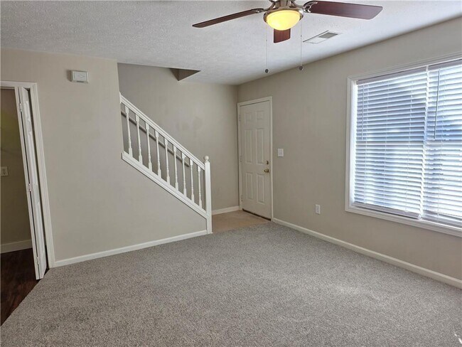 Photo - 100 Rosehip Ln