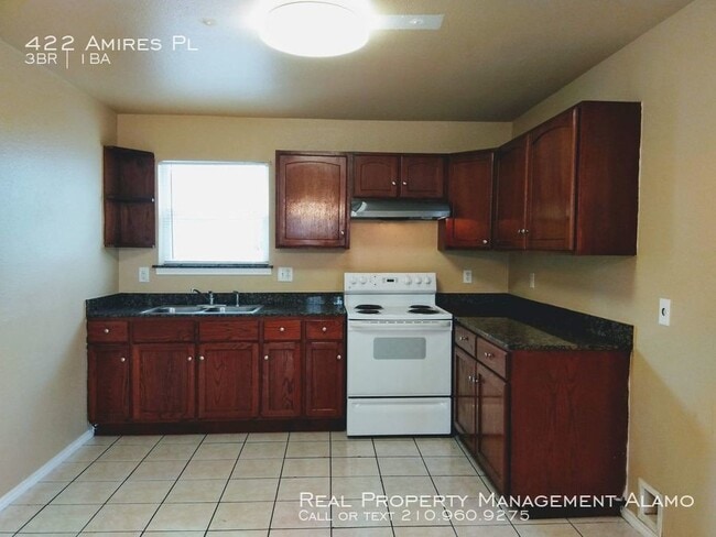 Photo - 422 Amires Pl