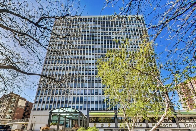 Building Photo - 444 W Fullerton Pkwy Unit 308 Rental
