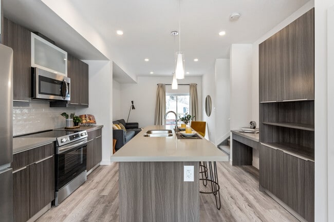 Photo - 15014-15094 94 Ave NW Unité Main 4