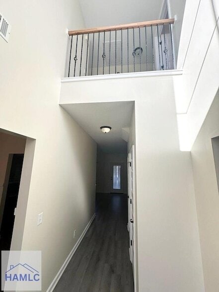 Photo - 60 Creekside Dr N West