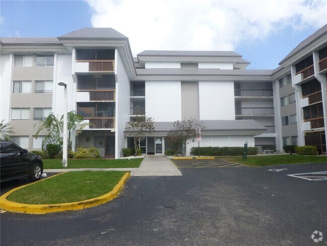 Building Photo - 721 N Pine Island Rd Unit 417 Rental