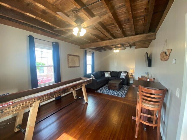 Photo - 11 S Baptist St