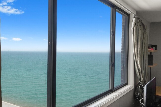 Photo - 6325 N Sheridan Rd Unidad 808