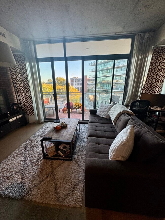 Building Photo - 1290 Dundas St E Unit 510