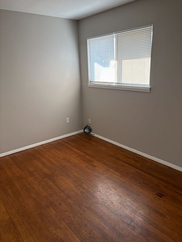 Photo - 1511 Sylvan Ln