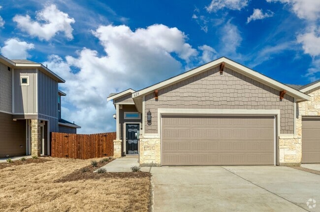Building Photo - GORGEOUS 3 BEDROOM DUPLEX LOCATED IN MIDLO... Rental