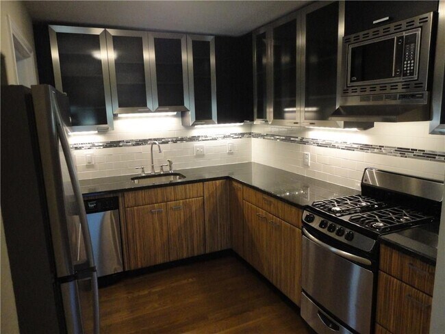 Photo - 3311 Speedway