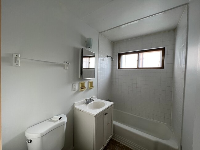 Photo - 2600 W Holt Ave Unit 1