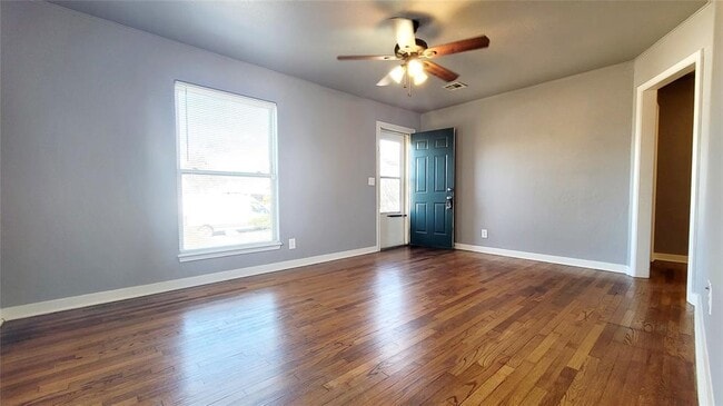 Photo - 300 E Kittyhawk Dr