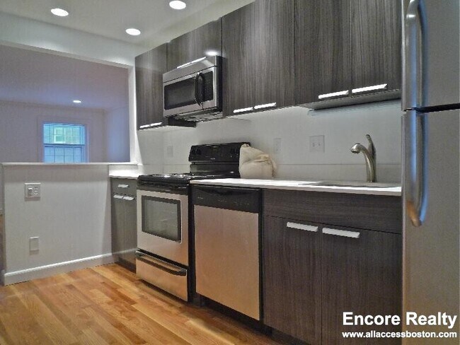 Photo - 75 Wyman St Unit 9