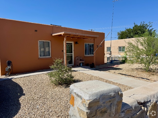 Building Photo - 143 W Gallagher Ave Rental