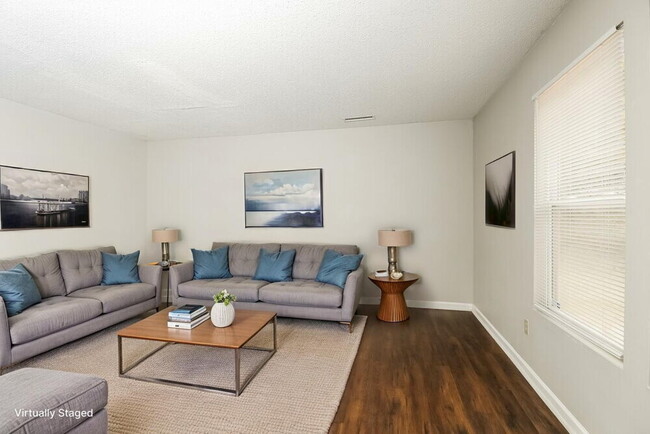 Photo - 1907 Dunsmore Ln