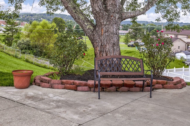 Photo - Country Place-Louisa