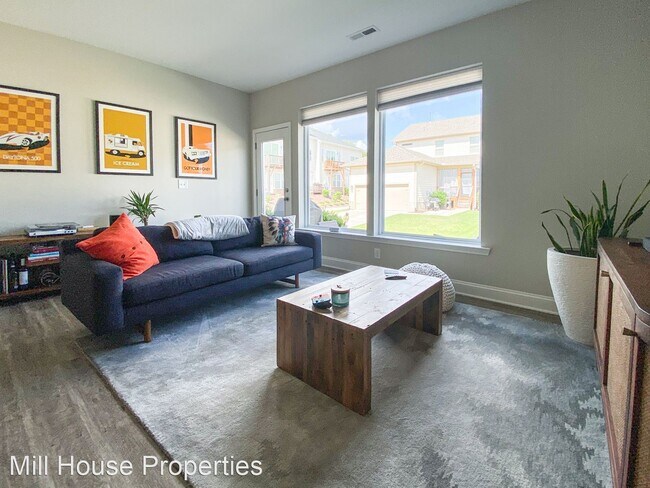 Photo - 2 br, 3.5 bath House - 140 Manordale Drive