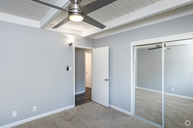 1BR, 1BA - 870SF - Bedroom