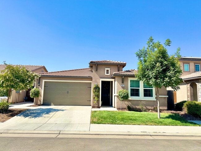North Clovis 3/3 with Bonus Room and Pool - North Clovis 3/3 with Bonus Room and Pool House