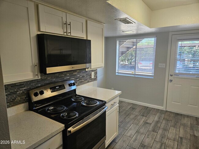 Photo - 3818 E Earll Dr Unit 6