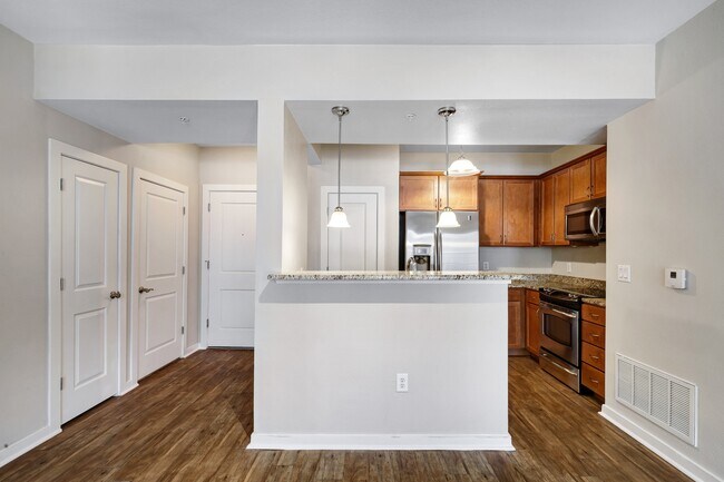 Building Photo - 7342 Oak Manor Dr