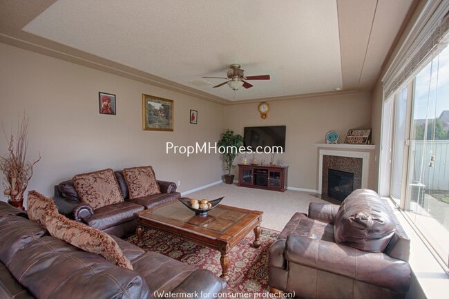 Photo - Beautiful Five Bedroom Craftsman Style Home in Molalla!