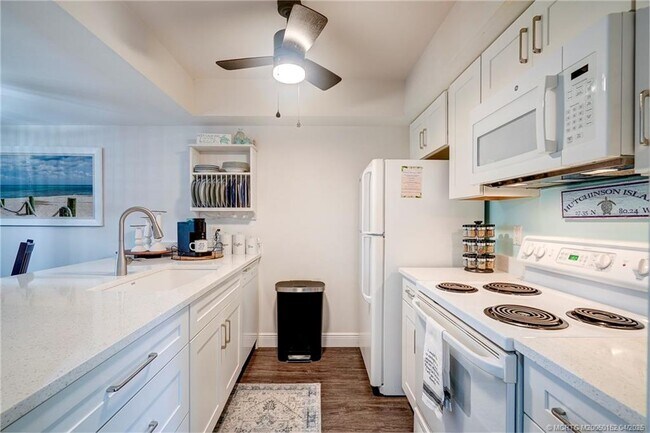 Photo - 5563 NE Gulfstream Way