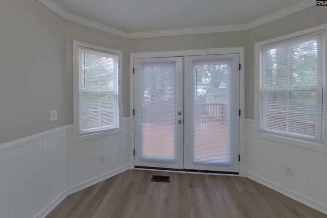 Photo - 229 Montclaire Cir