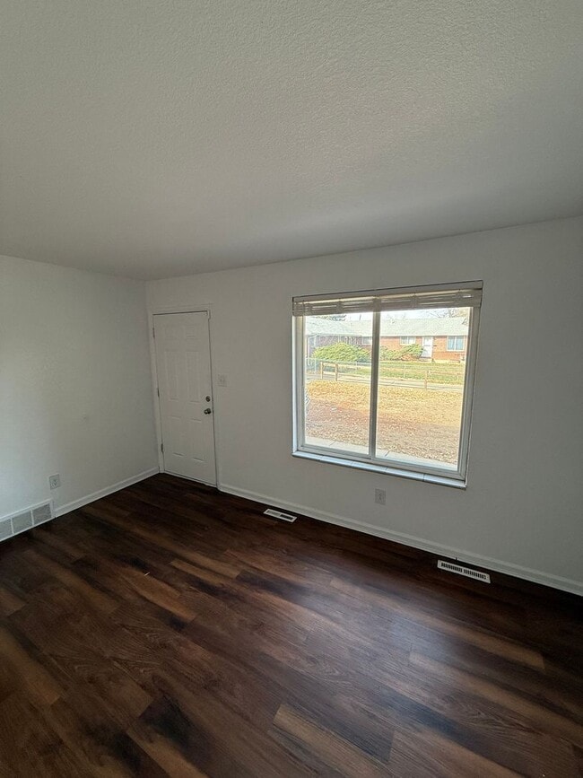 Photo - Lansing27 Unit #27