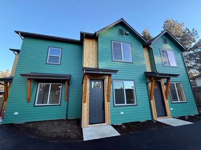 Building Photo - Brand New Modern 2 Bed/ 1 Bath Triplex - Larkspur