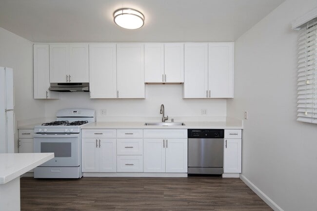 Photo - Beautifully Remodeled 2 BR in South Park Unidad 3062