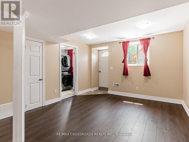 Photo - 1373 Wallig Ave