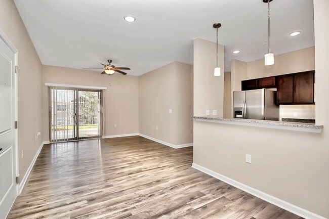 Building Photo - Hyde Glen Rental