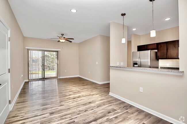 Building Photo - Hyde Glen Rental