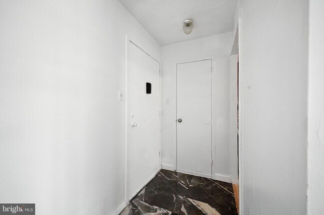Building Photo - 2500 N Van Dorn St Unit 406 Rental
