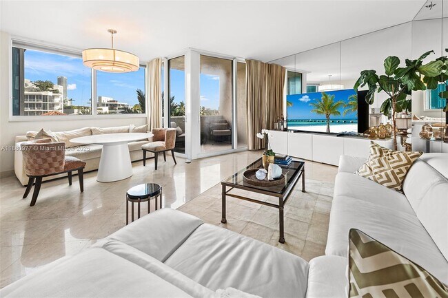 Building Photo - 300 South Pointe Dr Unit 504 Rental